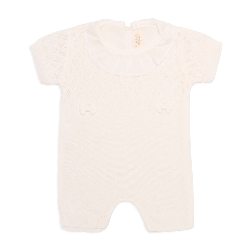 Macacão Manga Curta Gola Babado Off White Feminino - Mini & Co