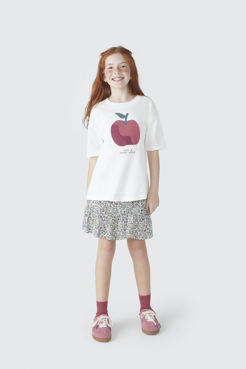 Camiseta Manga Curta Branca Maçã Just a Sweet Apple Hering Infantil - Feminina