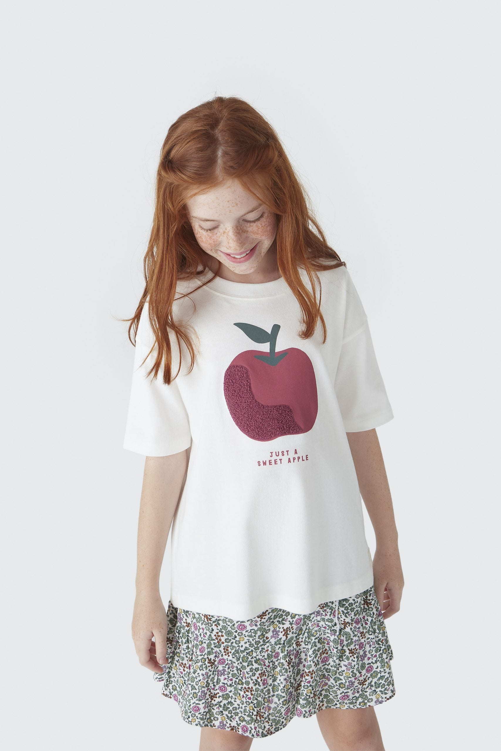 Camiseta Manga Curta Branca Maçã Just a Sweet Apple Hering Infantil - Feminina