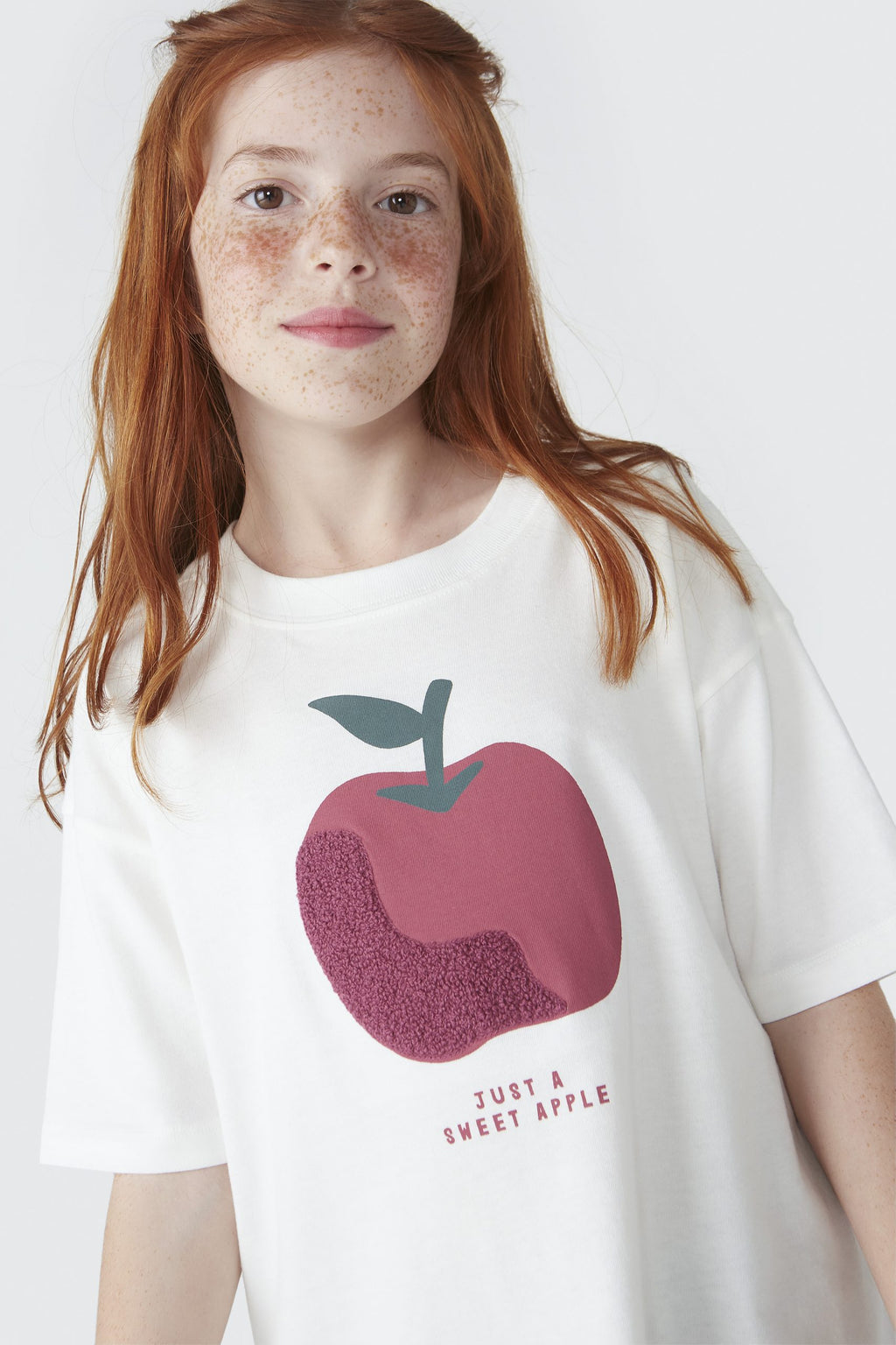 Camiseta Manga Curta Branca Maçã Just a Sweet Apple Hering Infantil - Feminina