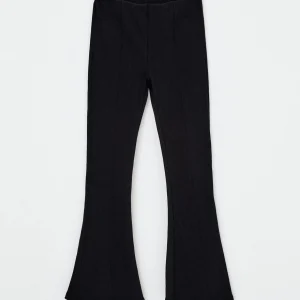 Alternative view of Calça Flare Básica Preta Hering - Feminina